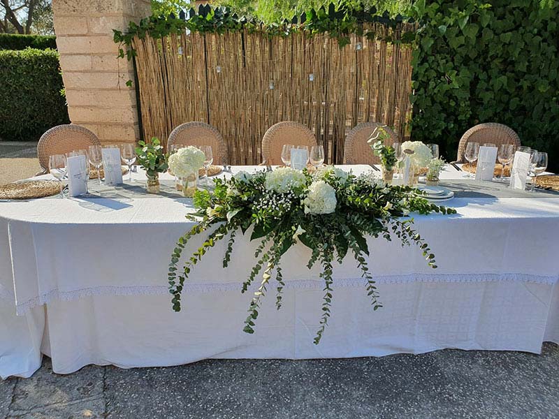 Floristería Fullana mesa con decoración floral